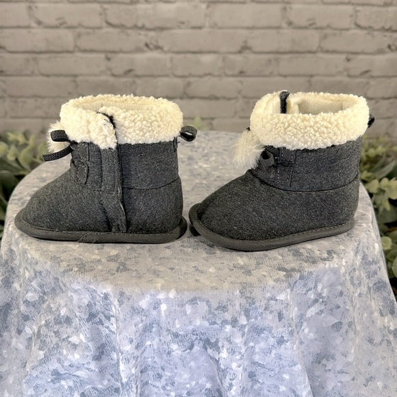 Carter’s Gray Fabric Fur Collar Pom-Pom Soft Booties - Baby 3-6 months🩶EUC - Picture 4 of 10